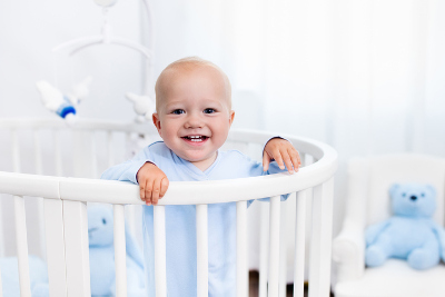 Wie Sie Ihrem Baby helfen können länger zu schlafen.